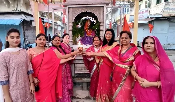 Navratri Special: अजमेर में 24वें दुर्गा पूजा महोत्सव की धूम शुरू, महिलाओं ने निकाली मंगल कलश यात्रा   